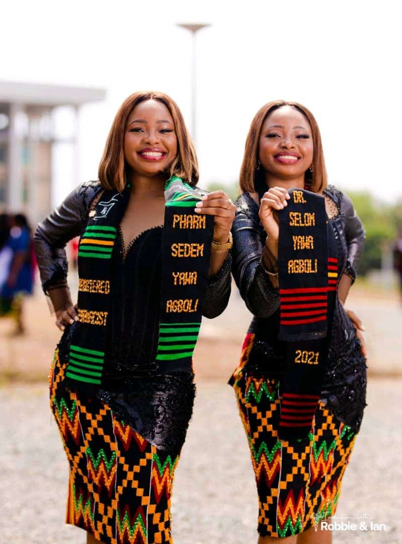 Read more about the article Identical Ghanaian Twin Sisters Sedem and Selom Agboli inducted as Pharmacist and Medical Doctor