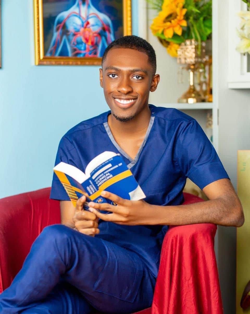 Read more about the article Dr Nathaniel Codjoe; St Peter’s Boys SHS former student picks 16 awards from UCC Medical School